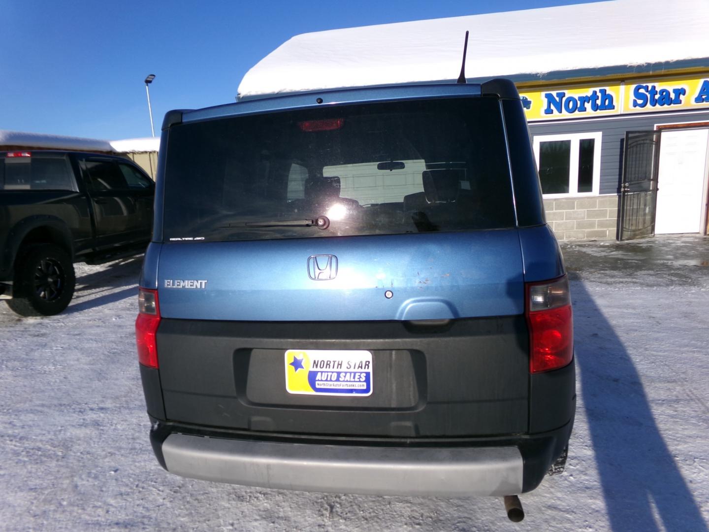 2008 Blue /Black Honda Element LX 4WD AT (5J6YH28358L) with an 2.4L L4 DOHC 16V engine, 5-Speed Automatic Overdrive transmission, located at 2630 Philips Field Rd., Fairbanks, AK, 99709, (907) 458-0593, 64.848068, -147.780609 - Photo#3